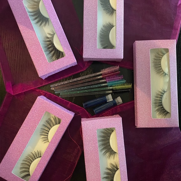 Lashes - Picture 2 of 2